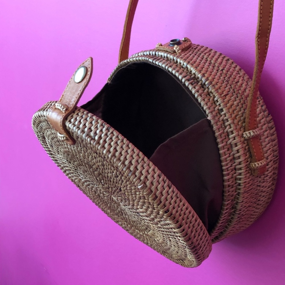 Round Rattan Hand Woven Purse - Straw Bag - New - Picture 7 of 8